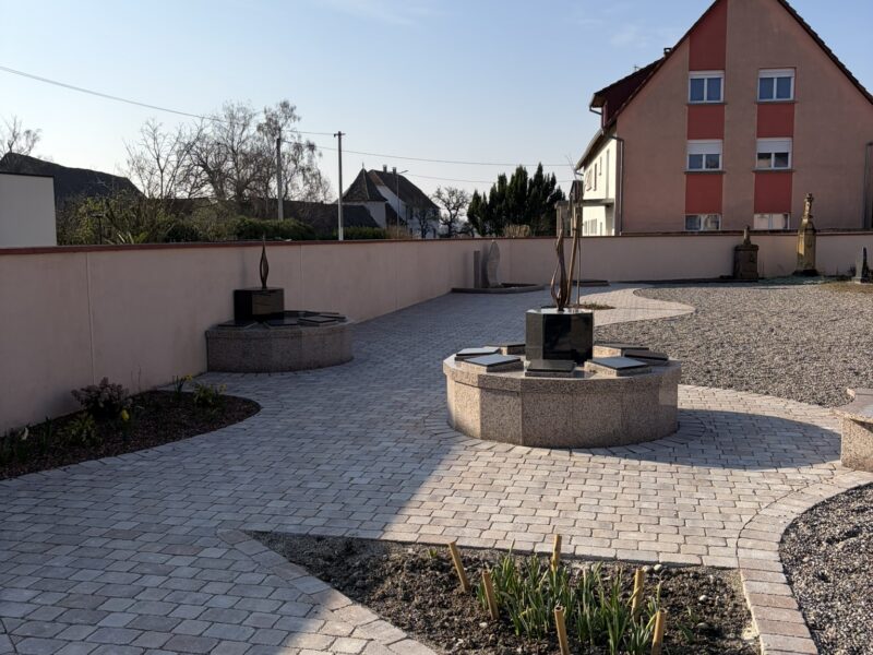 Columbarium en granit, commune de Nambsheim (2025) — vue 5