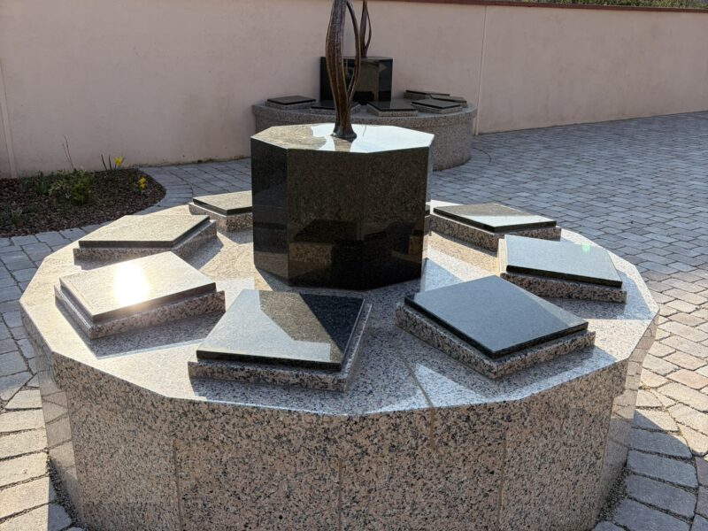 Columbarium en granit, commune de Nambsheim (2025) — vue 7