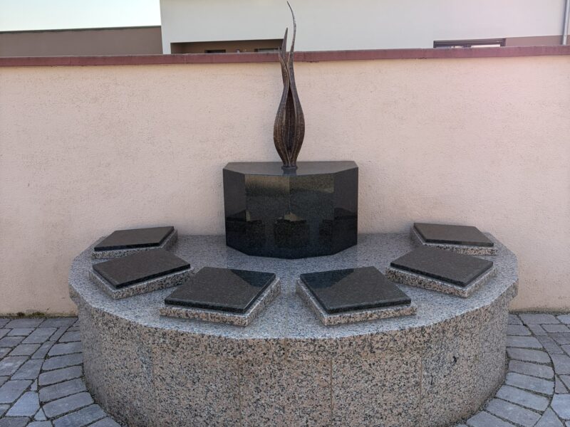 Columbarium en granit, commune de Nambsheim (2025) — vue 8