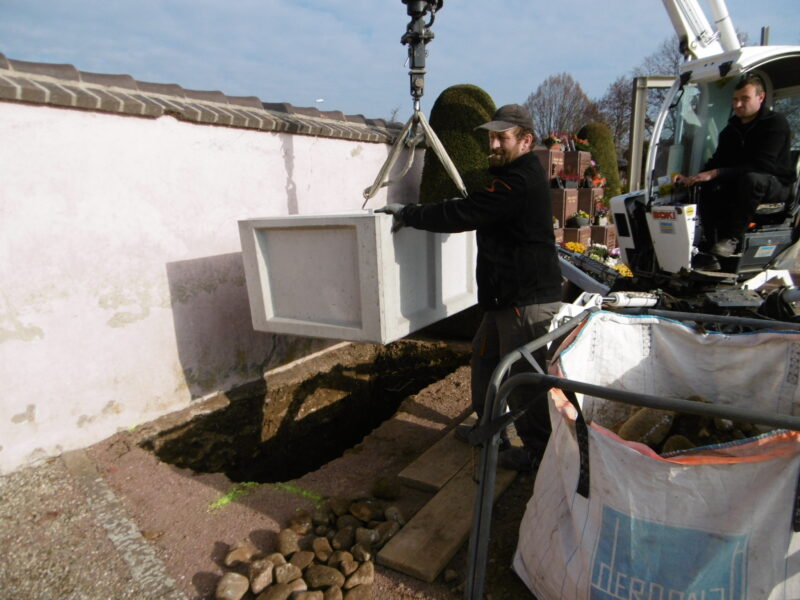 Ossuaire communal en granit pour la commune de Wettolsheim — vue 2
