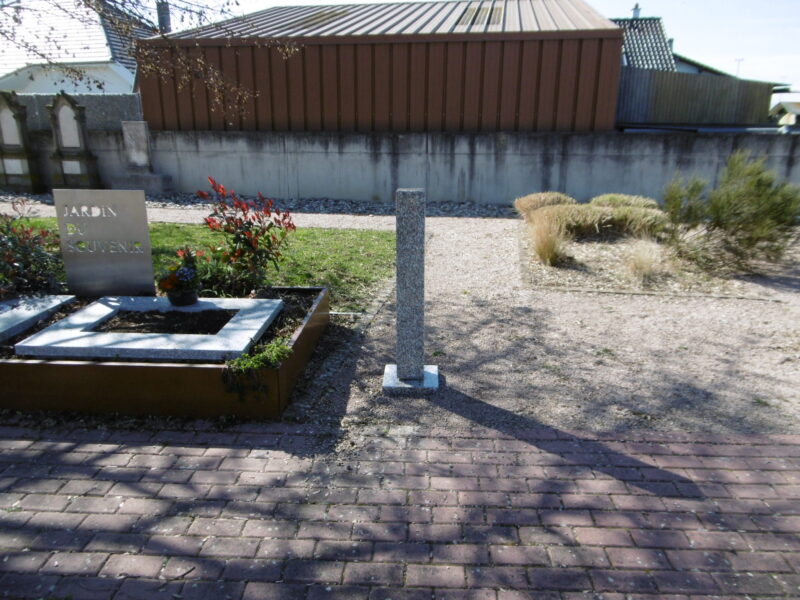 Columbarium en granit installé pour la commune de Fessenheim — vue 2