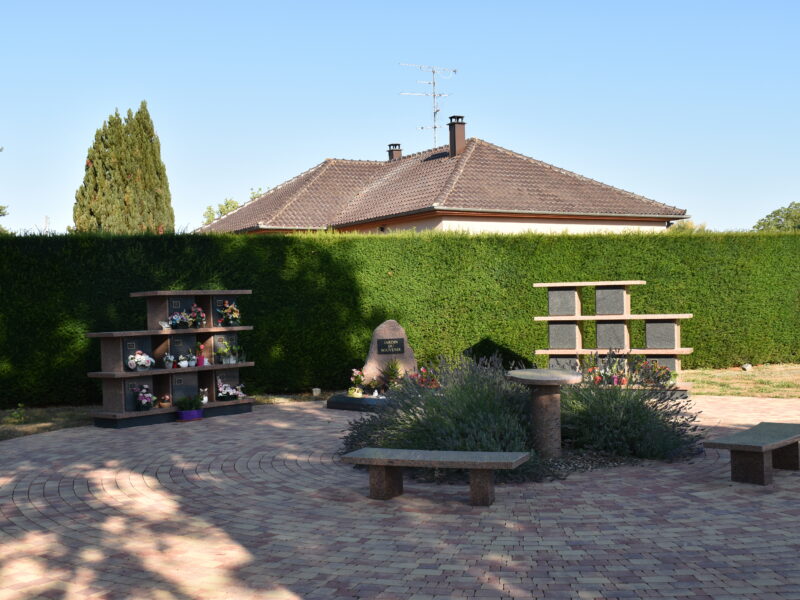 Columbarium en granit pour la commune de Sundhoffen — vue 1