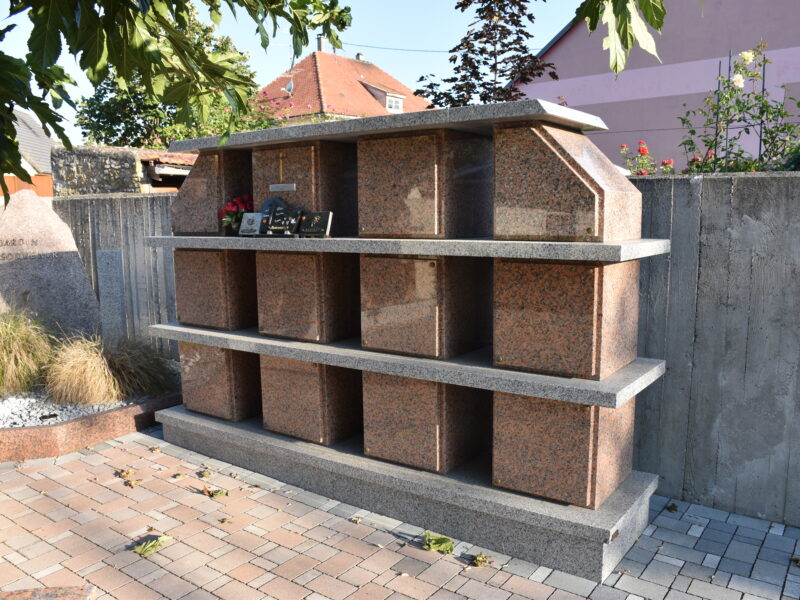 Columbarium en granit, commune de Volgelsheim (2020) — vue 4