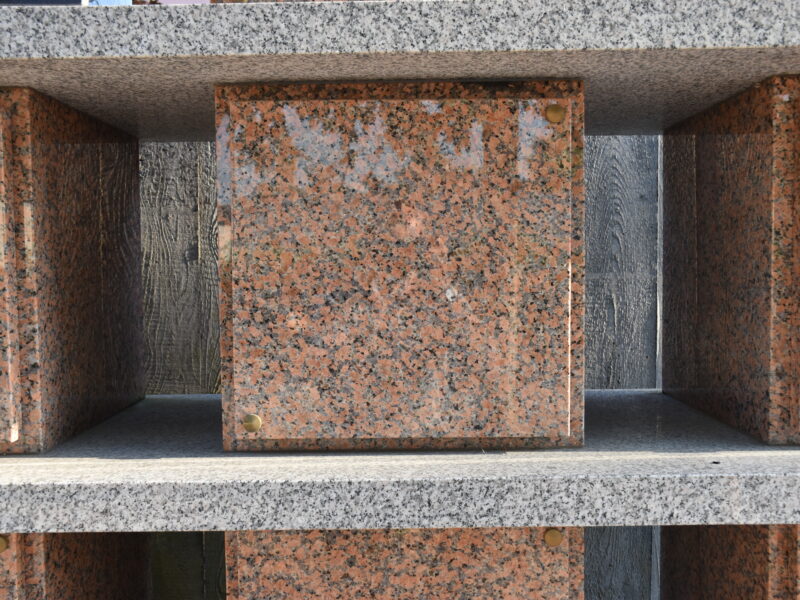 Columbarium en granit, commune de Volgelsheim (2020) — vue 5