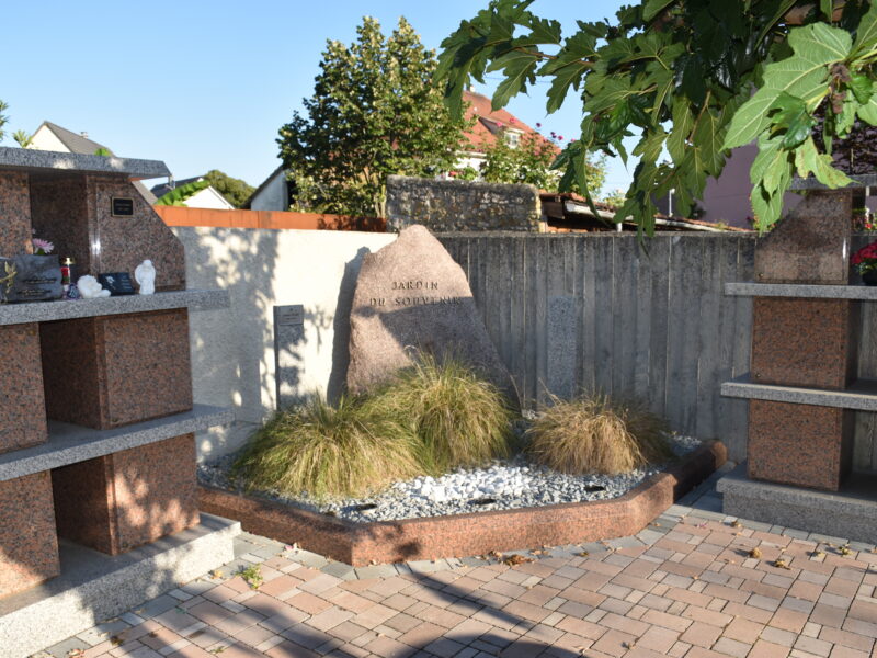 Columbarium en granit, commune de Volgelsheim (2020) — vue 6