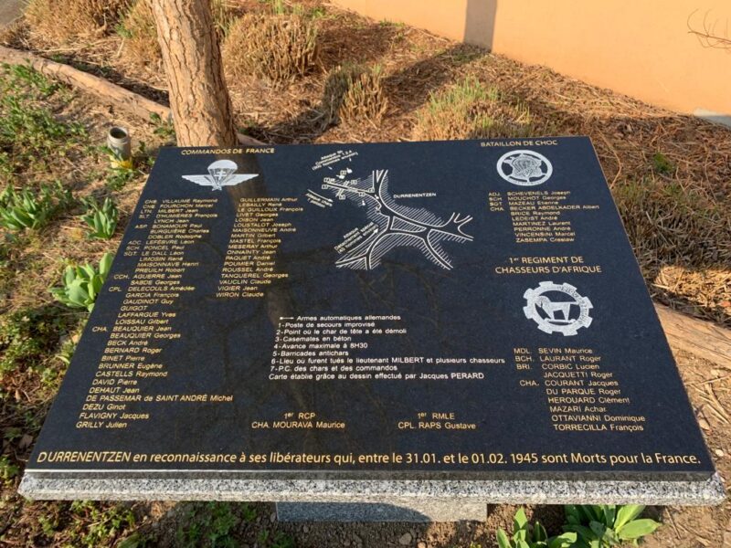 Plaque commémorative en granit pour la commune de Durrenentzen — vue 2