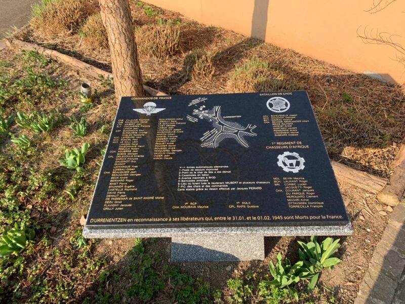 Plaque commémorative en granit pour la commune de Durrenentzen — vue 3