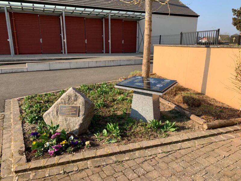 Plaque commémorative Durrenentzen — granit avec lettrages dorés, ROTH Espace Granit