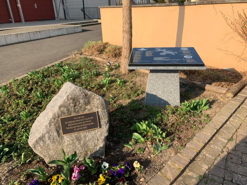 Plaque commémorative en granit pour la commune de Durrenentzen — détail de la gravure