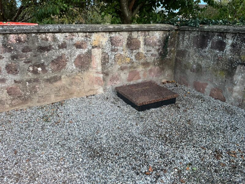 Ossuaire communal en granit pour la commune de Raedersheim — vue 2
