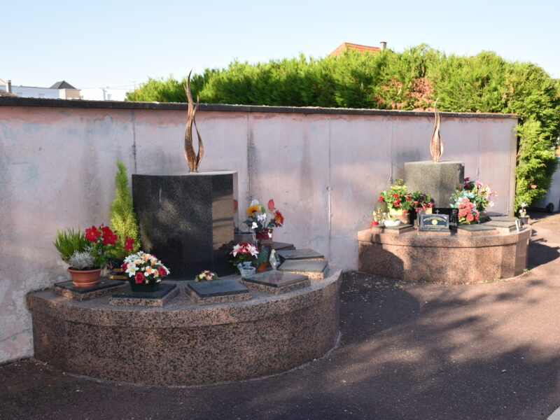 Columbarium en granit installé pour la commune de Wolfgantzen — vue 1