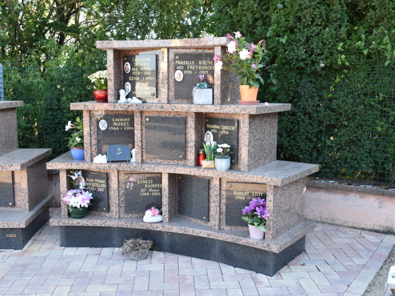 Columbarium en granit installé pour la commune de Wolfgantzen — vue 3